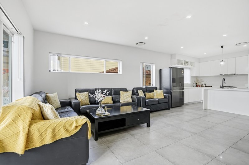Photo - 22 Avisford Street, Fairfield NSW 2165 - Image 4