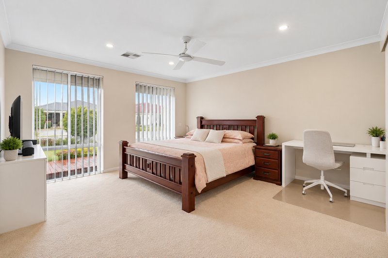 Photo - 22 Bain Square, Forrestfield WA 6058 - Image 4