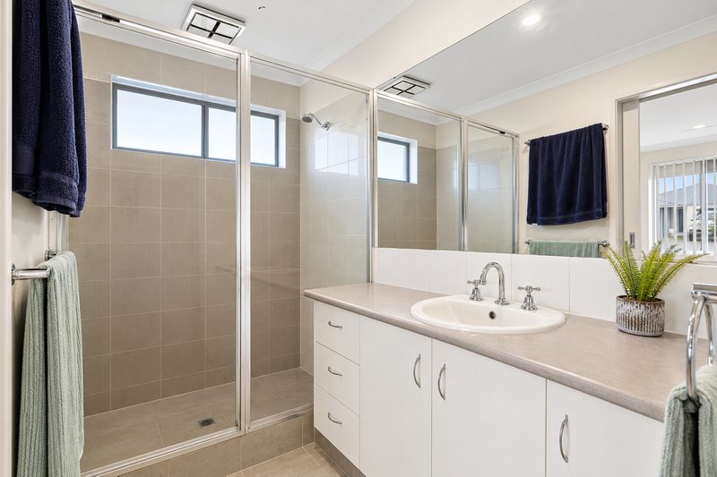 Photo - 22 Bain Square, Forrestfield WA 6058 - Image 5