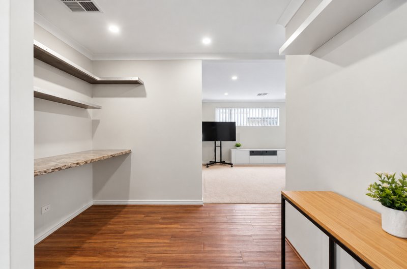 Photo - 22 Bain Square, Forrestfield WA 6058 - Image 6