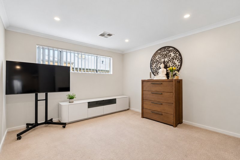 Photo - 22 Bain Square, Forrestfield WA 6058 - Image 7