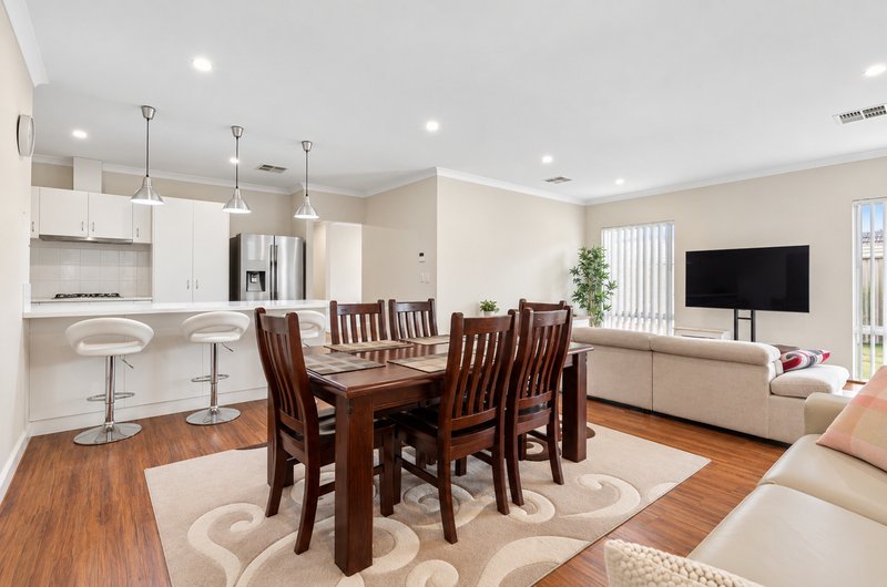 Photo - 22 Bain Square, Forrestfield WA 6058 - Image 12