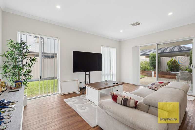 Photo - 22 Bain Square, Forrestfield WA 6058 - Image 13