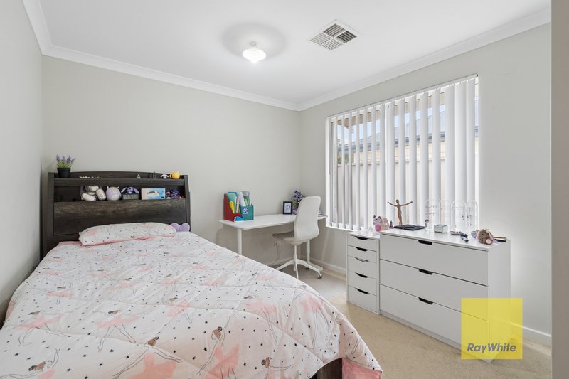 Photo - 22 Bain Square, Forrestfield WA 6058 - Image 17