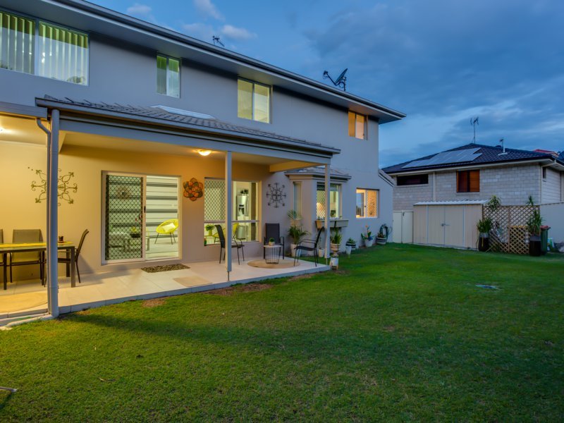 Photo - 22 Ballah Crescent, Highland Park QLD 4211 - Image 4