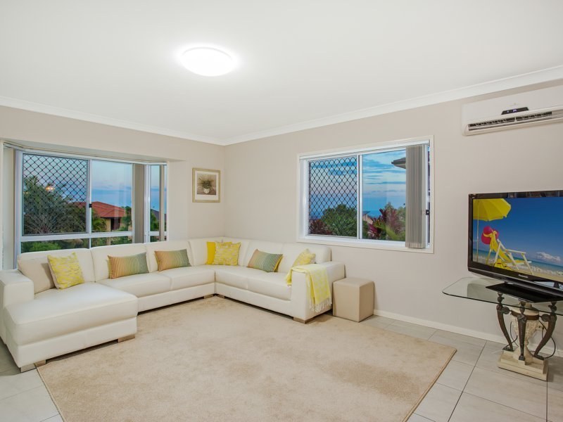 Photo - 22 Ballah Crescent, Highland Park QLD 4211 - Image 5