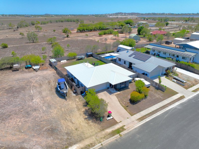 Photo - 22 Banks Drive, Bowen QLD 4805 - Image 3