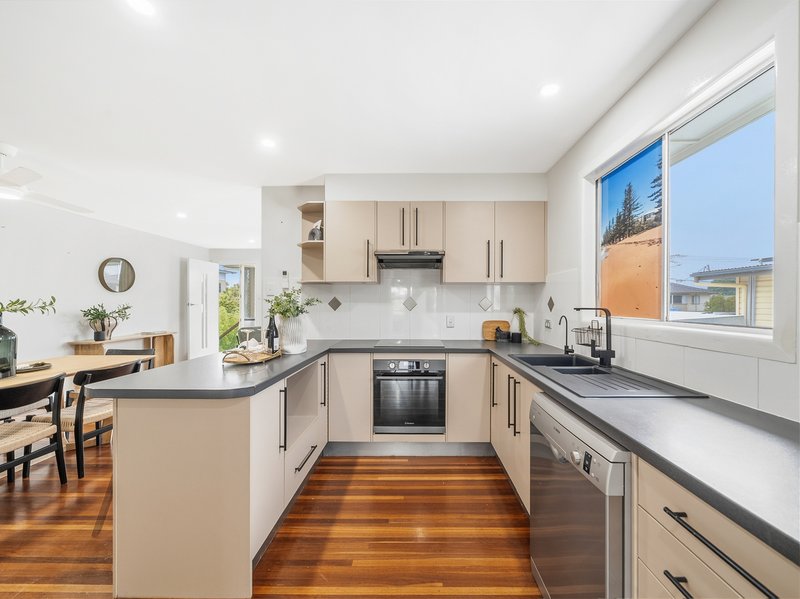 Photo - 22 Baringa Street, Clontarf QLD 4019 - Image 5