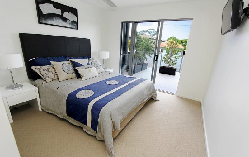 Photo - 2/2 Barramul Street, Bulimba QLD 4171 - Image 3