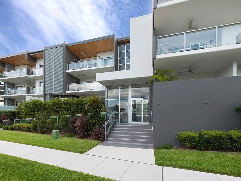 Photo - 2/2 Barramul Street, Bulimba QLD 4171 - Image 6