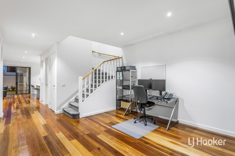 Photo - 2/2 Bayliss Street, Cheltenham VIC 3192 - Image 3