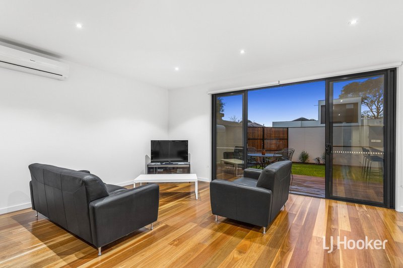 Photo - 2/2 Bayliss Street, Cheltenham VIC 3192 - Image 7