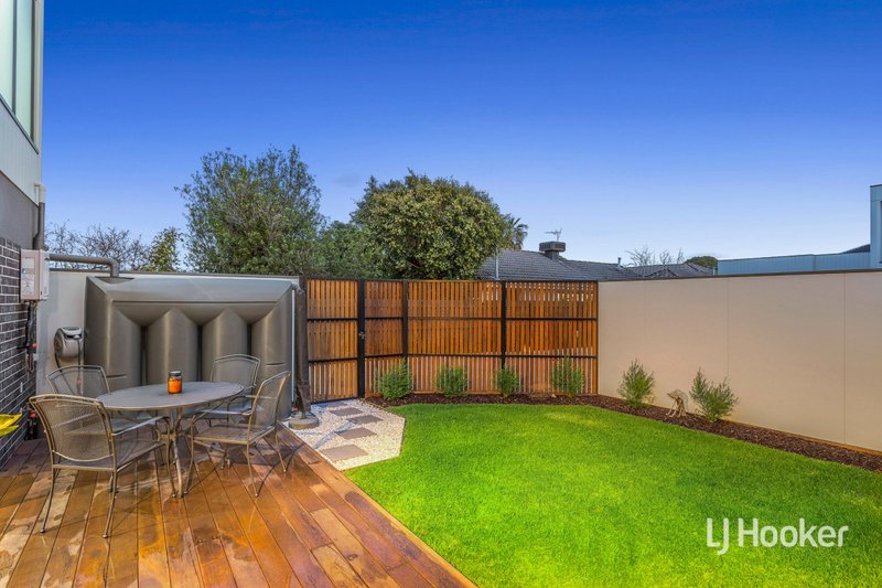 Photo - 2/2 Bayliss Street, Cheltenham VIC 3192 - Image 16