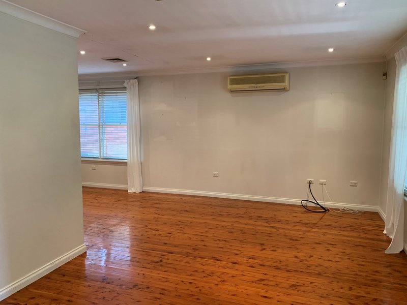 Photo - 22 Bayview Road, Peakhurst Heights NSW 2210 - Image 7