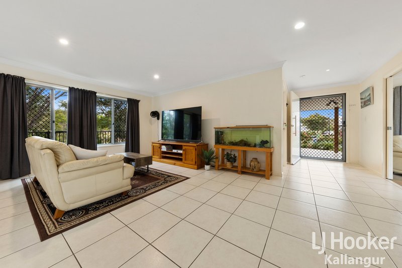 Photo - 22 Beerwah Parade, Kallangur QLD 4503 - Image 4