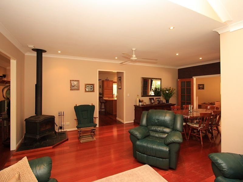 Photo - 22 Belinda Court, Munruben QLD 4125 - Image 7