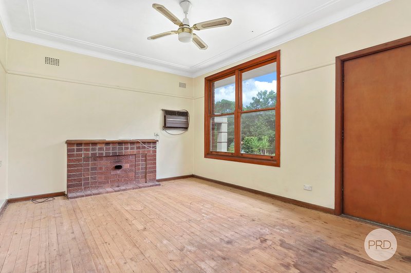 Photo - 22 Belmore Road, Peakhurst NSW 2210 - Image 4