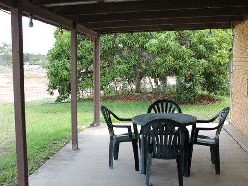 Photo - 22 Bevington Street, Tannum Sands QLD 4680 - Image 2