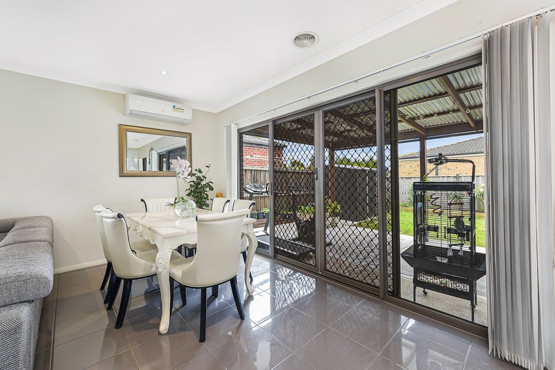 Photo - 22 Blackledge Drive, Cranbourne East VIC 3977 - Image 6