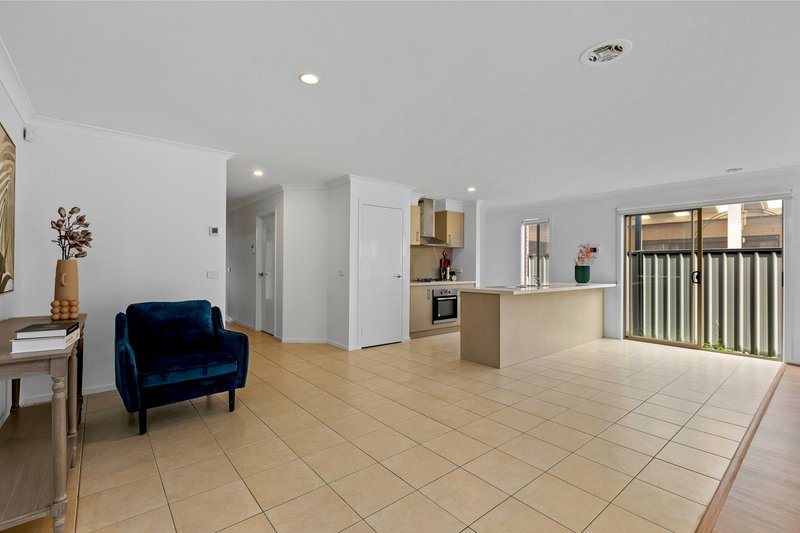 Photo - 22 Bliss Street, Point Cook VIC 3030 - Image 11