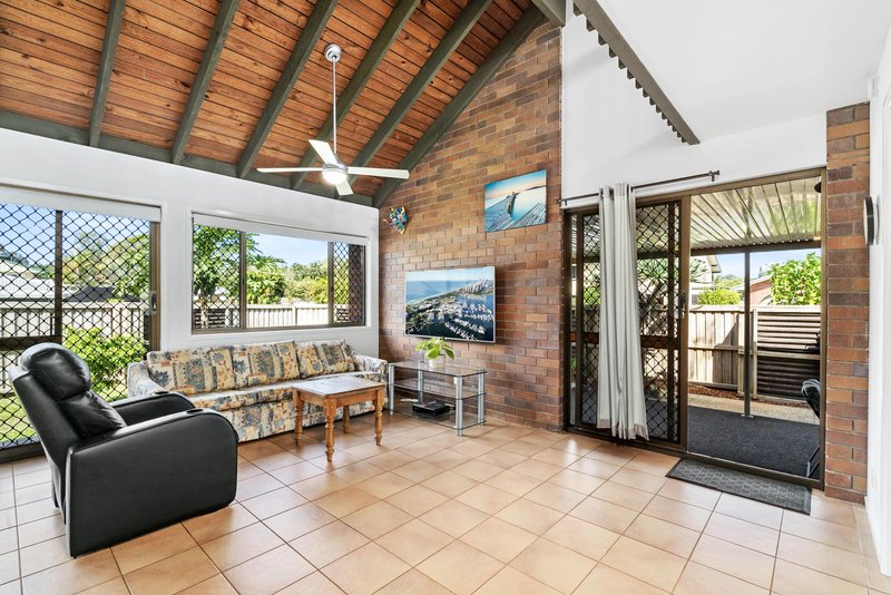 Photo - 2/2 Blue Waters Crescent, Tweed Heads West NSW 2485 - Image 11