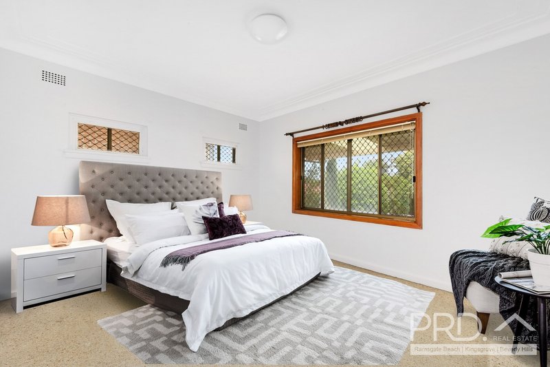 Photo - 22 Bobadah Street, Kingsgrove NSW 2208 - Image 6