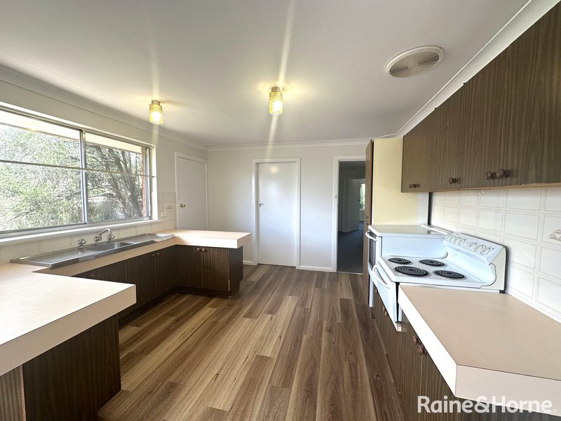 Photo - 22 Boronia Crescent, Orange NSW 2800 - Image 2