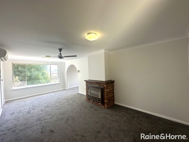 Photo - 22 Boronia Crescent, Orange NSW 2800 - Image 5