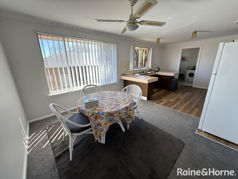 Photo - 22 Boronia Crescent, Orange NSW 2800 - Image 6