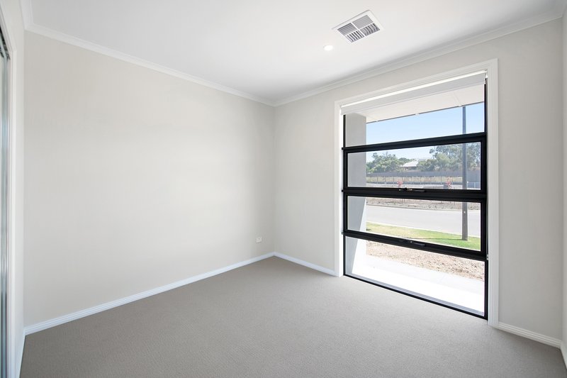 Photo - 22 Botanic Avenue, Mount Barker SA 5251 - Image 4
