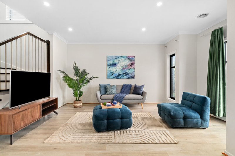 Photo - 22 Bowral Avenue, Point Cook VIC 3030 - Image 2