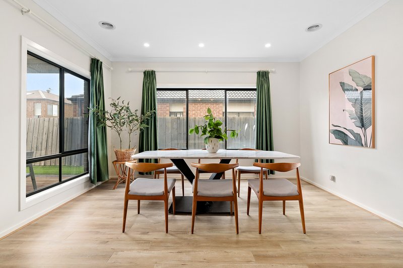 Photo - 22 Bowral Avenue, Point Cook VIC 3030 - Image 5