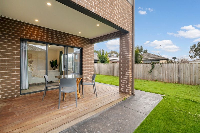 Photo - 22 Bowral Avenue, Point Cook VIC 3030 - Image 8