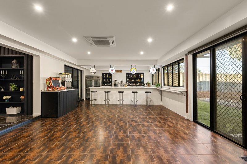 Photo - 22 Boxwood Place, Carseldine QLD 4034 - Image 7