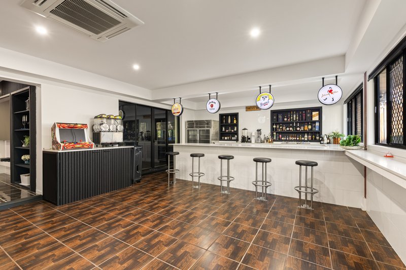 Photo - 22 Boxwood Place, Carseldine QLD 4034 - Image 8