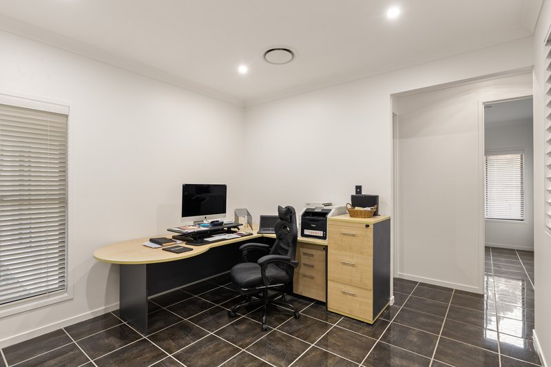 Photo - 22 Boxwood Place, Carseldine QLD 4034 - Image 19