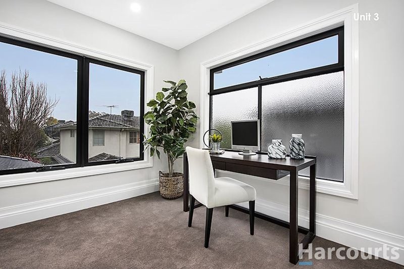 Photo - 2/2 Bridget Street, Glen Waverley VIC 3150 - Image 3