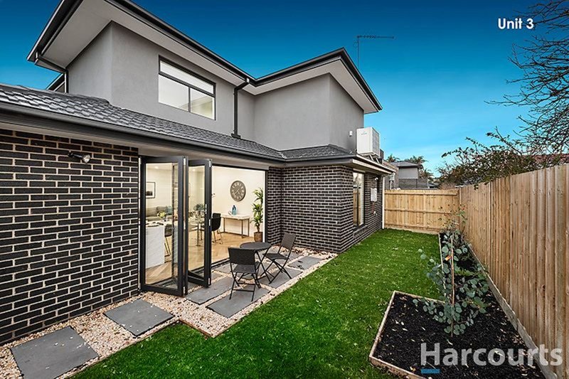 Photo - 2/2 Bridget Street, Glen Waverley VIC 3150 - Image 8