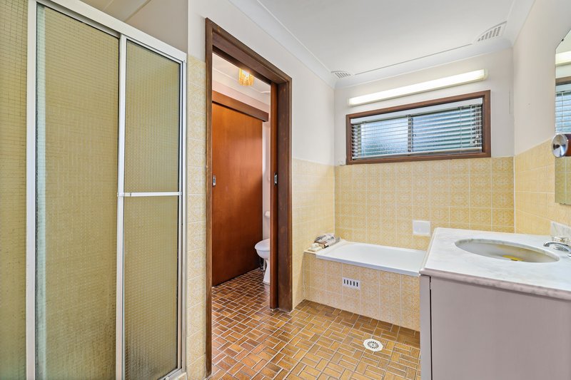 Photo - 22 Brigalow Avenue, Casula NSW 2170 - Image 8