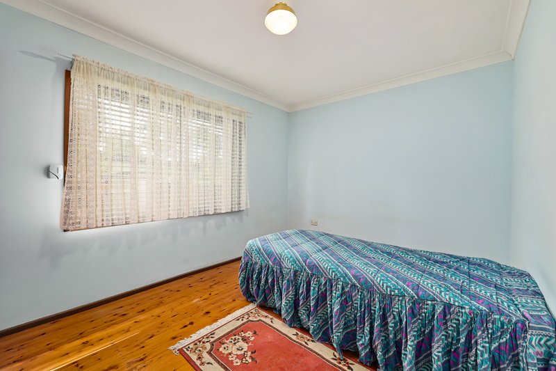 Photo - 22 Brigalow Avenue, Casula NSW 2170 - Image 9