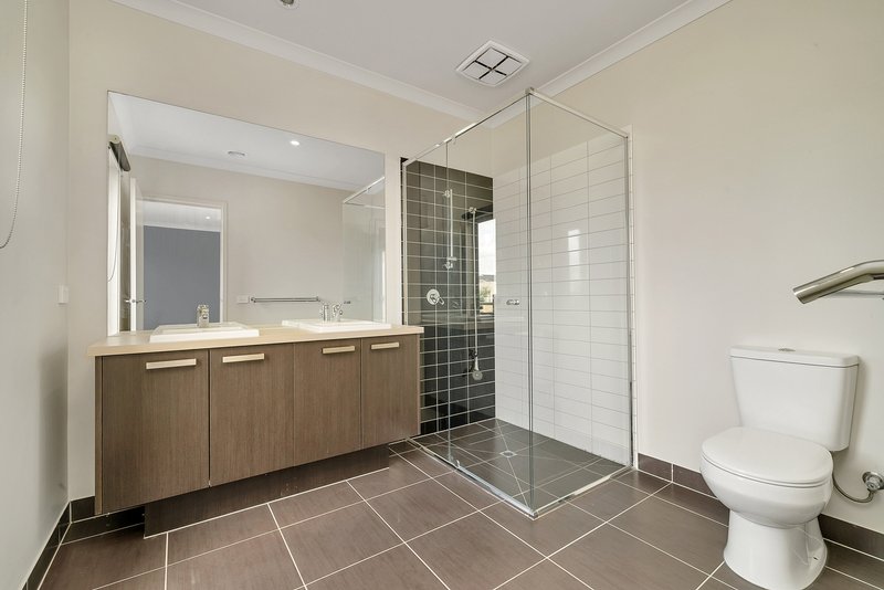 Photo - 22 Broadbeach Circuit, Sanctuary Lakes VIC 3030 - Image 14