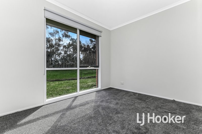 Photo - 22 Broadbent Way, Pakenham VIC 3810 - Image 8