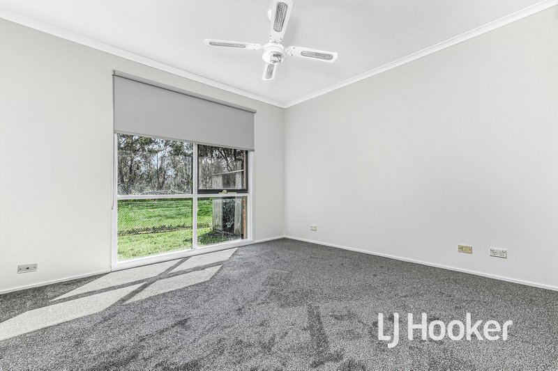 Photo - 22 Broadbent Way, Pakenham VIC 3810 - Image 10