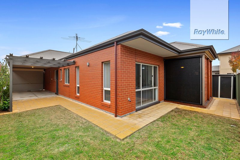 Photo - 22 Broadwater Crescent, Mawson Lakes SA 5095 - Image 11