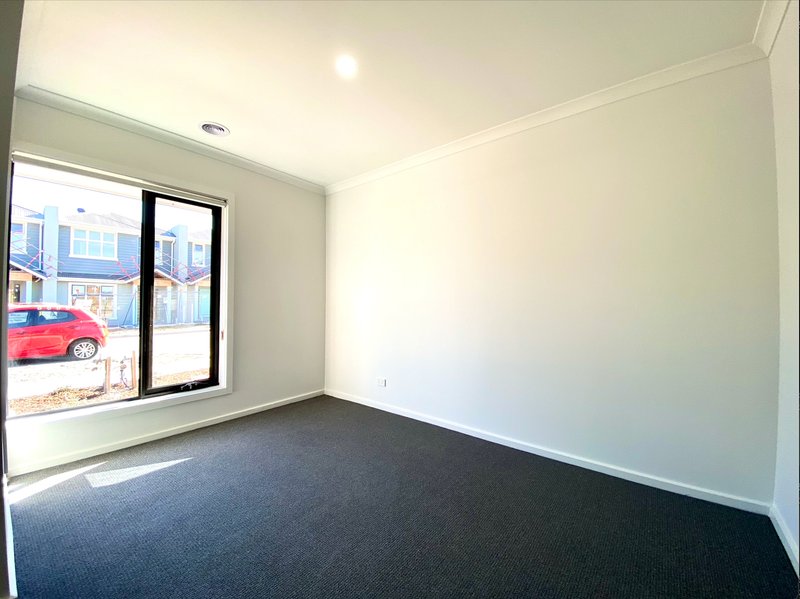 Photo - 22 Broadway Street, Berwick VIC 3806 - Image 3