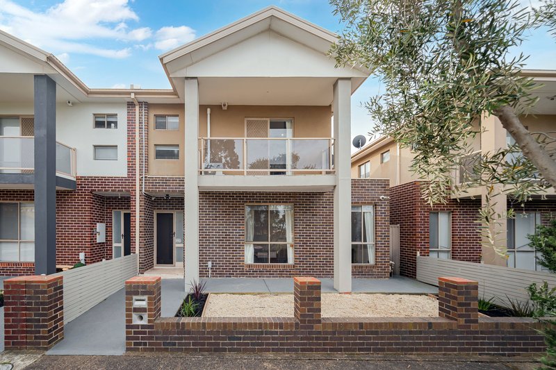 Photo - 22 Brookvale Court, Roxburgh Park VIC 3064 - Image 1