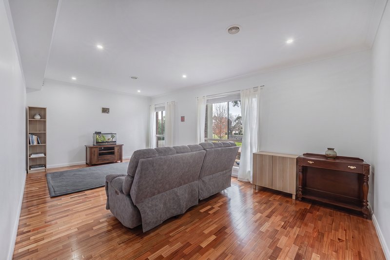 Photo - 22 Brookvale Court, Roxburgh Park VIC 3064 - Image 2