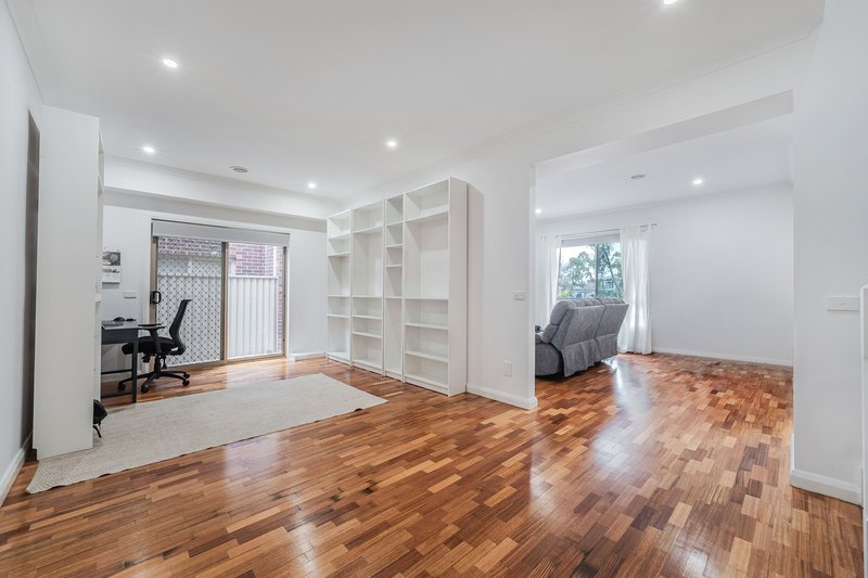 Photo - 22 Brookvale Court, Roxburgh Park VIC 3064 - Image 4