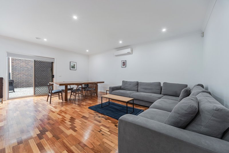 Photo - 22 Brookvale Court, Roxburgh Park VIC 3064 - Image 6