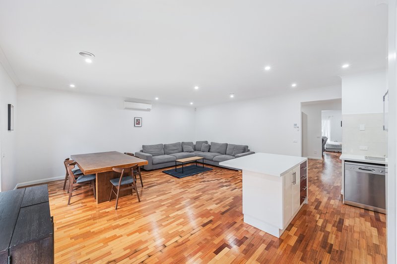 Photo - 22 Brookvale Court, Roxburgh Park VIC 3064 - Image 8